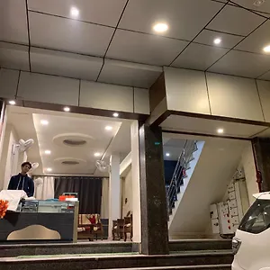 https://hotel-ashoka-ganages.hotels-varanasi.com