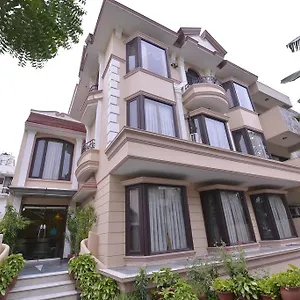https://maple-leaf.top-gurgaonhotels.com